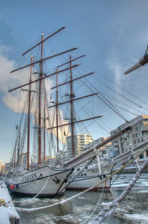 Segelschiff Loth Lorien Hotel Hamburg Exterior photo