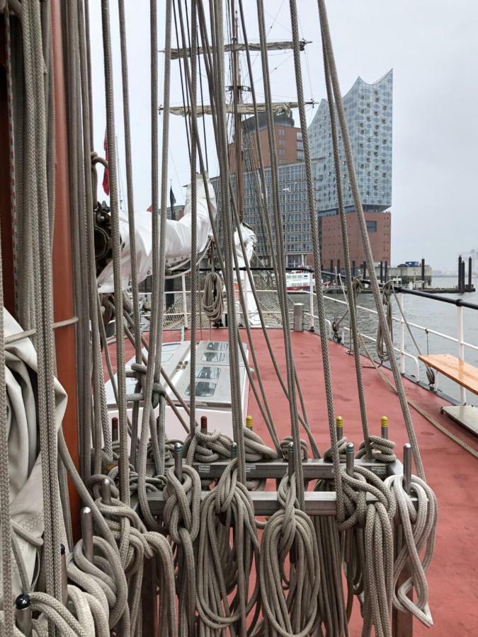 Segelschiff Loth Lorien Hotel Hamburg Exterior photo