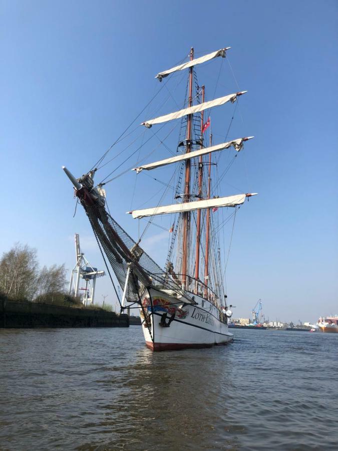 Segelschiff Loth Lorien Hotel Hamburg Exterior photo