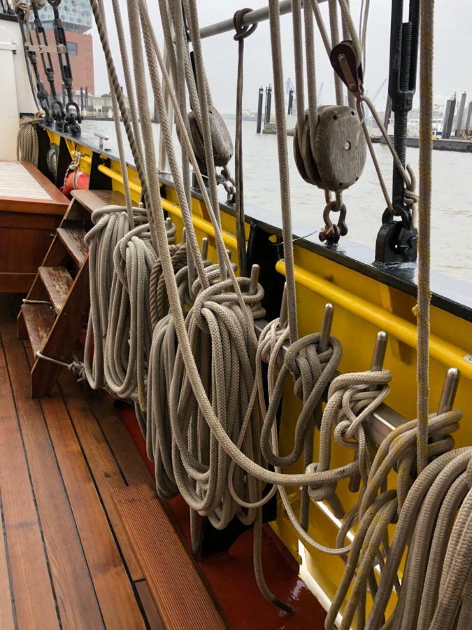 Segelschiff Loth Lorien Hotel Hamburg Exterior photo