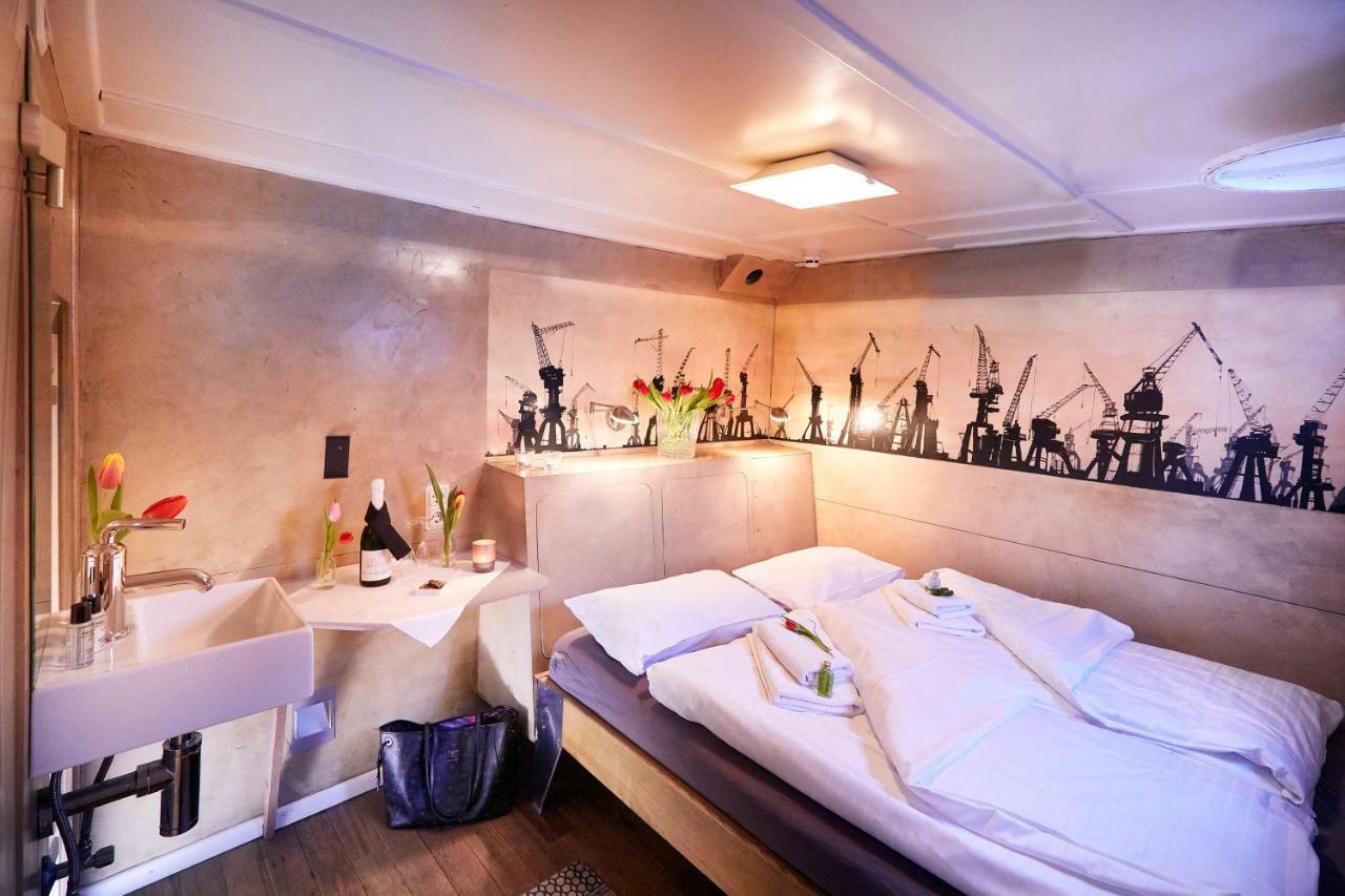 Segelschiff Loth Lorien Hotel Hamburg Exterior photo