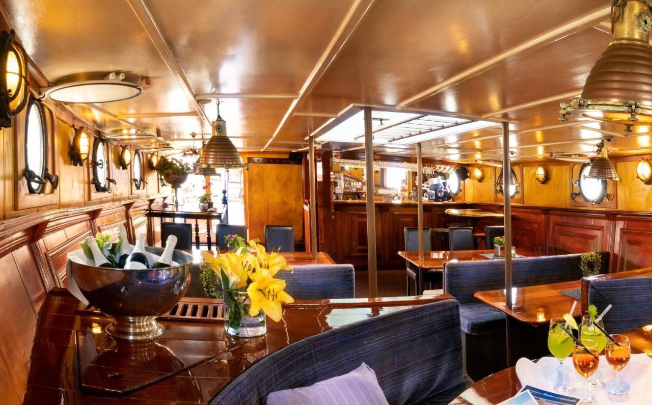 Segelschiff Loth Lorien Hotel Hamburg Exterior photo
